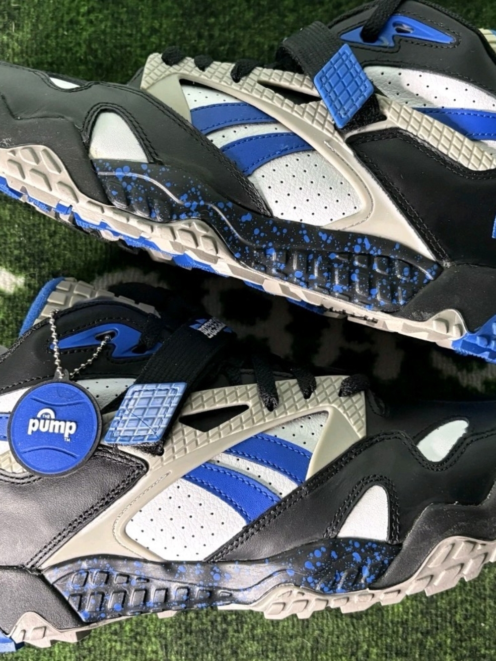 Reebok Pump Men’s Athletic Shoes in Black, White & Blue / SIZE 10M